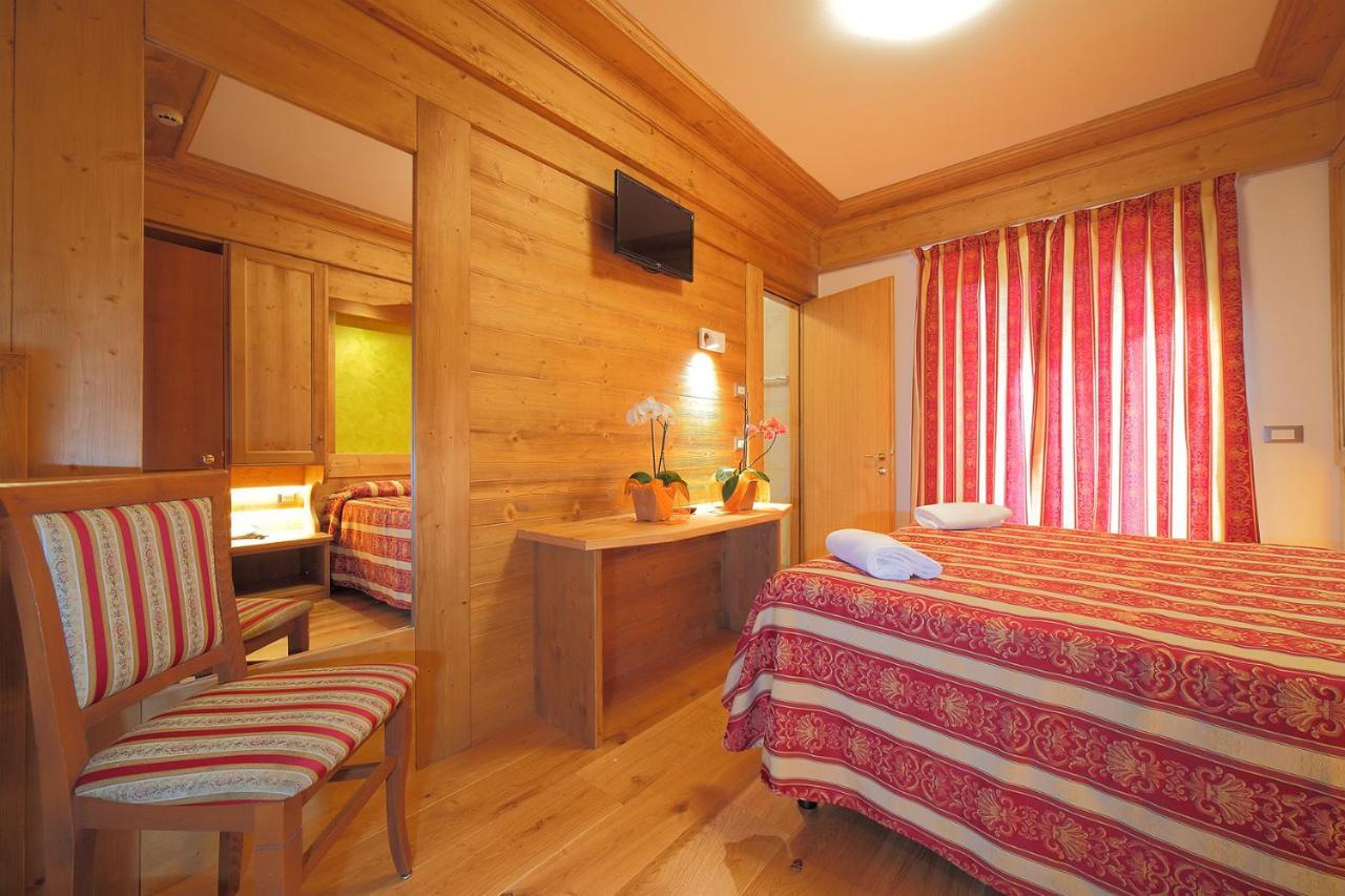 Hotel Al Sole Fusine in Valromana Exterior foto
