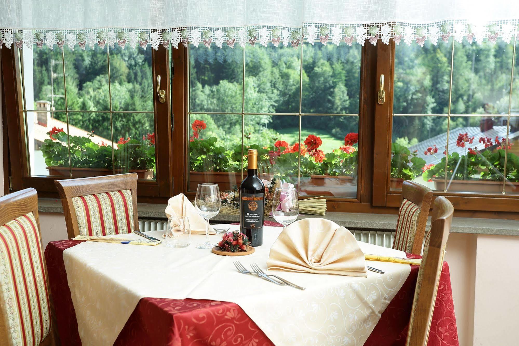 Hotel Al Sole Fusine in Valromana Exterior foto